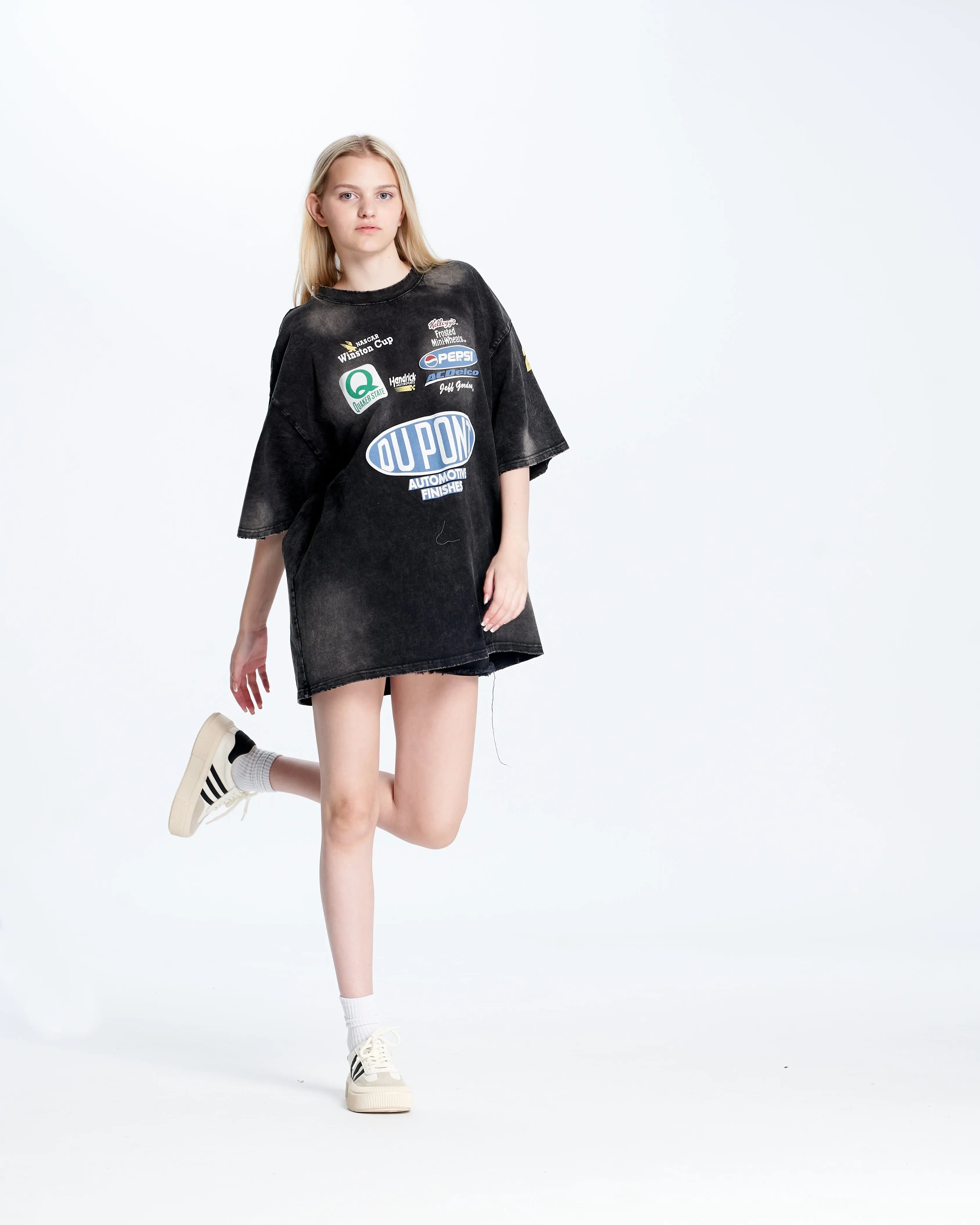 Oversized Tee: Embodiment of Comfort & Style in Casual Wear Oversized Tee: Embodiment of Comfort & Style in Casual Wear