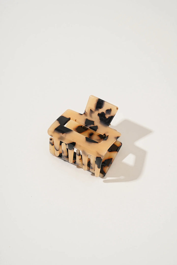 An image of a   Glossy Marbled Geo Claw by  Mirra Masa