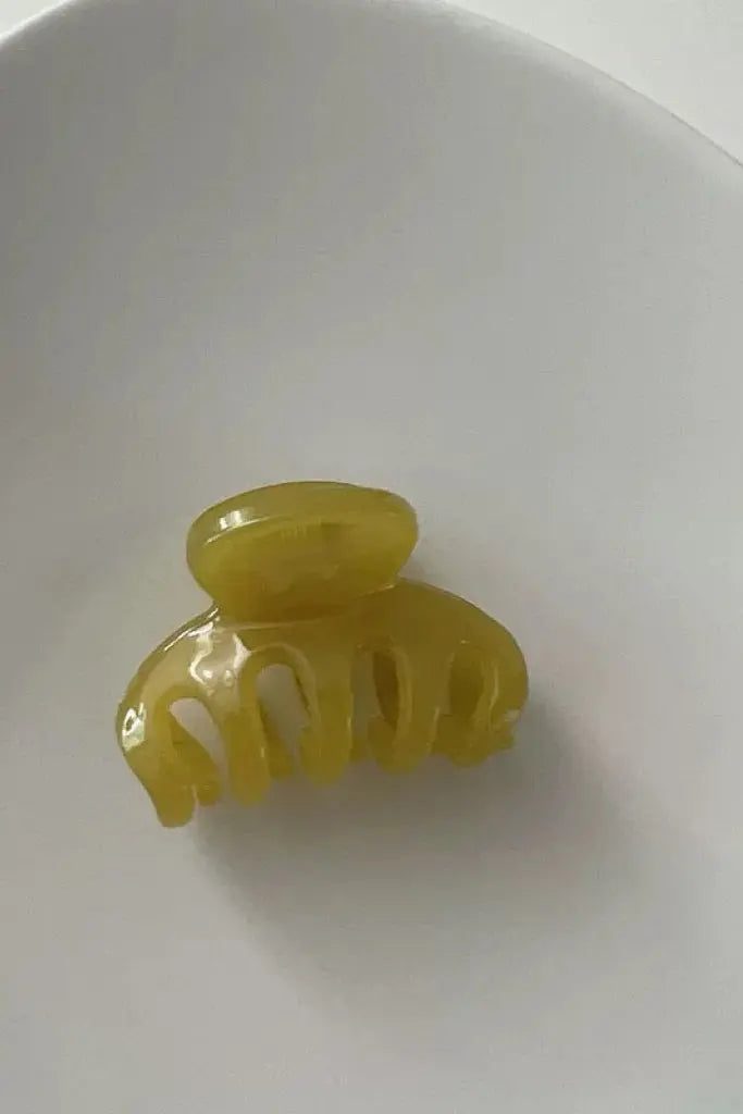 An image of a   Slim Arch Hair Claw Small by  Mirra Masa